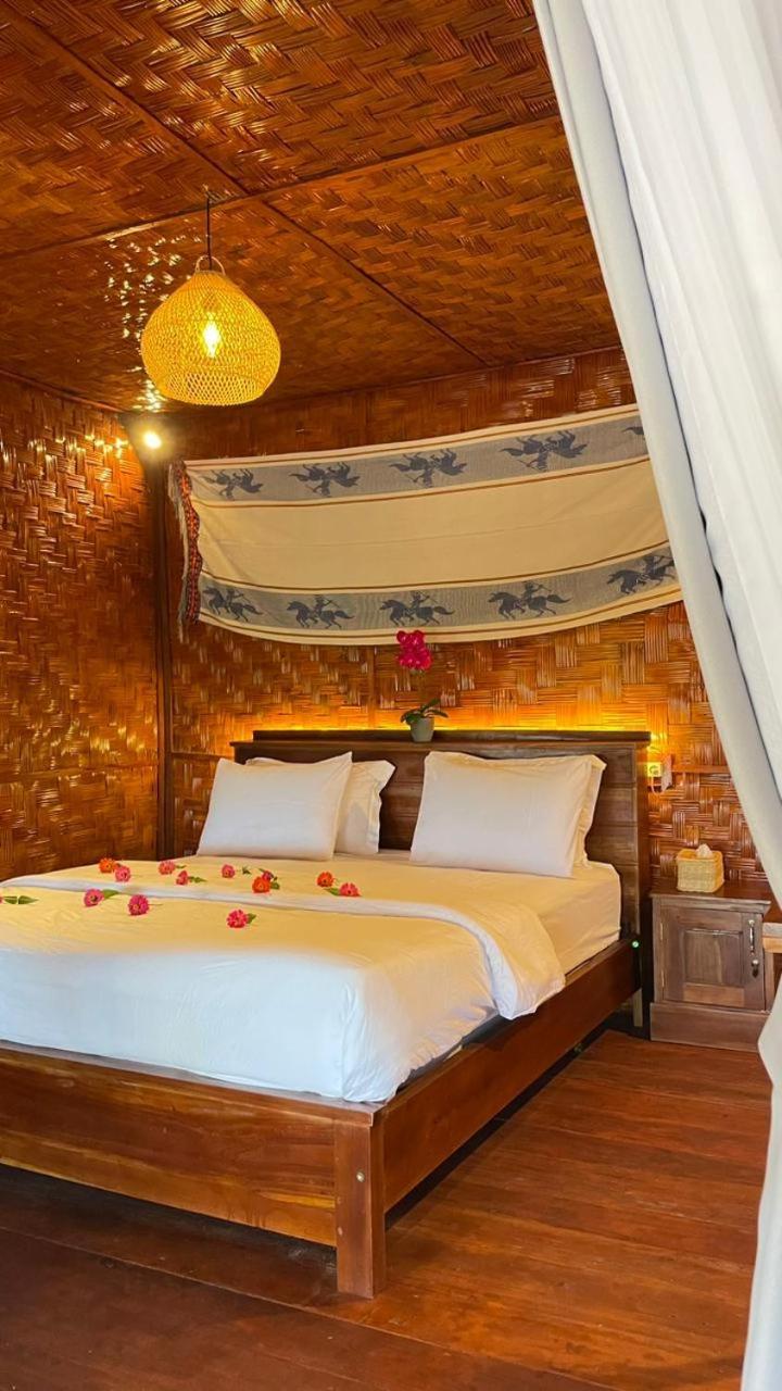 Three Queen Villa And Homestay Уайкабубак Екстериор снимка