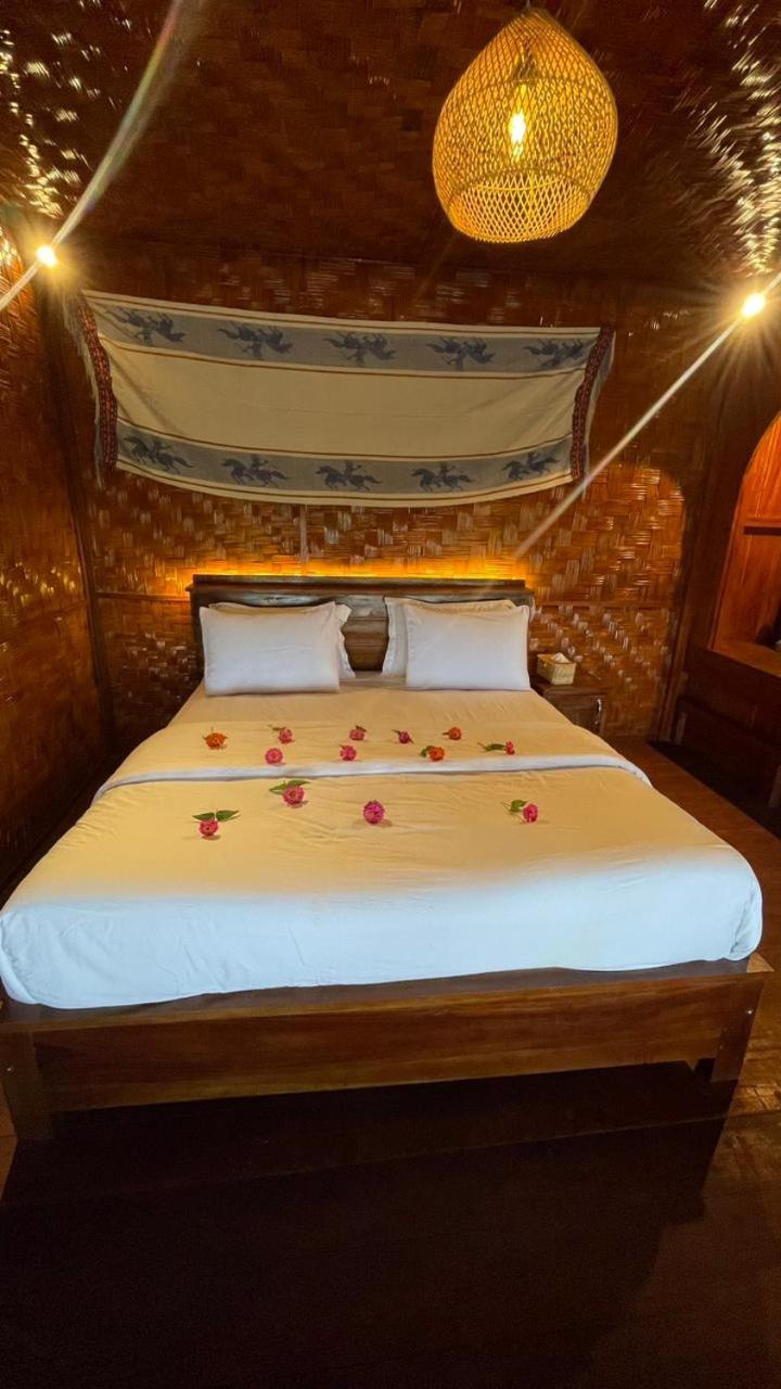 Three Queen Villa And Homestay Уайкабубак Екстериор снимка