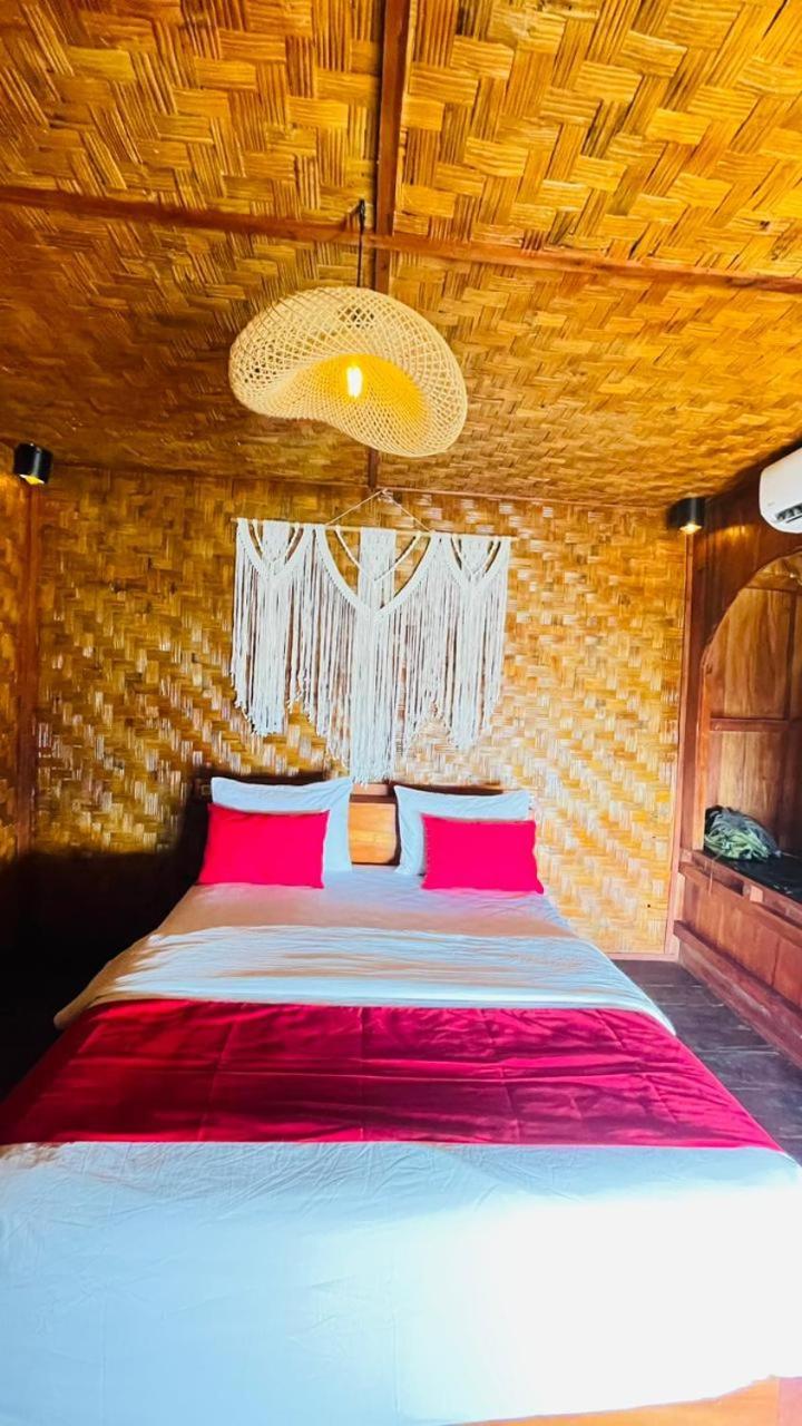 Three Queen Villa And Homestay Уайкабубак Екстериор снимка