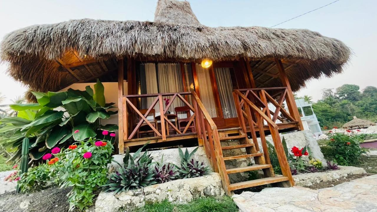 Three Queen Villa And Homestay Уайкабубак Екстериор снимка