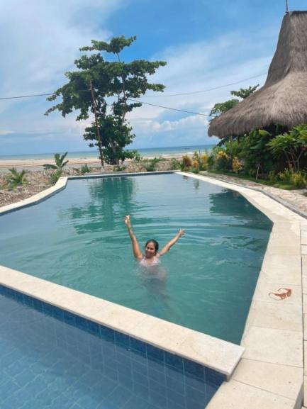 Three Queen Villa And Homestay Уайкабубак Екстериор снимка