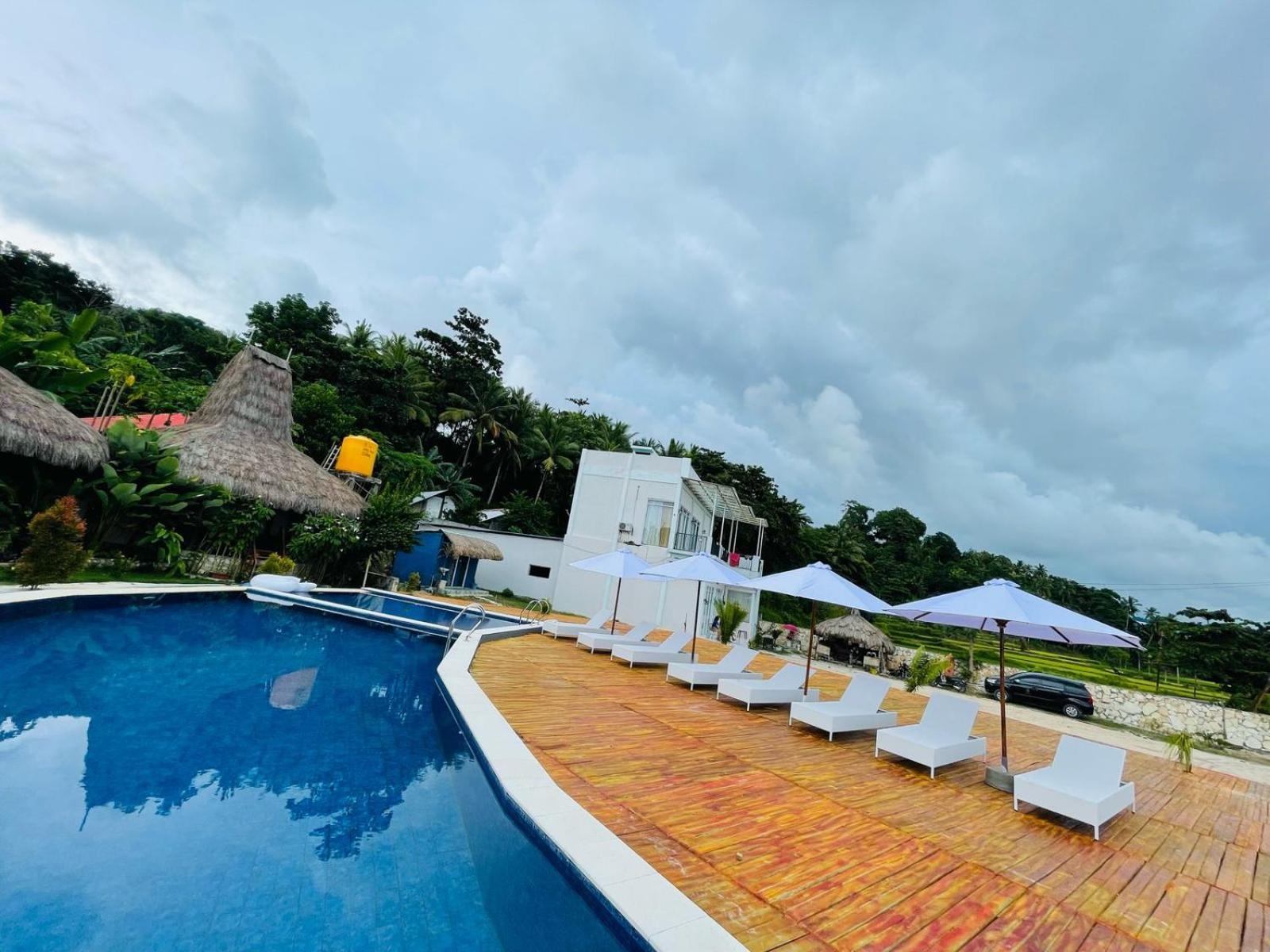 Three Queen Villa And Homestay Уайкабубак Екстериор снимка