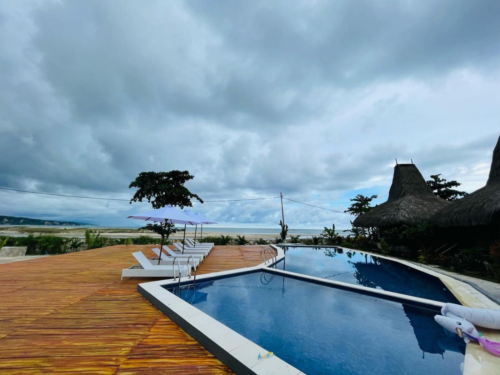 Three Queen Villa And Homestay Уайкабубак Екстериор снимка