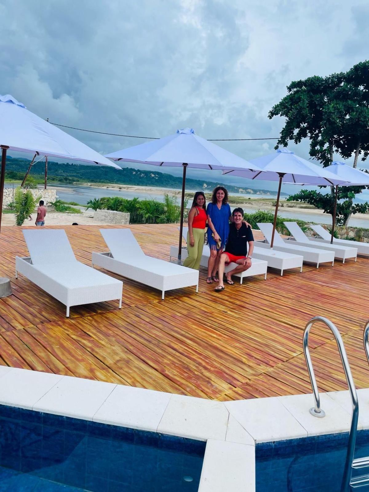 Three Queen Villa And Homestay Уайкабубак Екстериор снимка